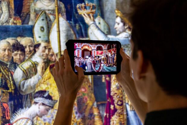 “Notre-Dame de Paris: The Augmented Exhibition” with Samsung Tablets. Photo: Samsung